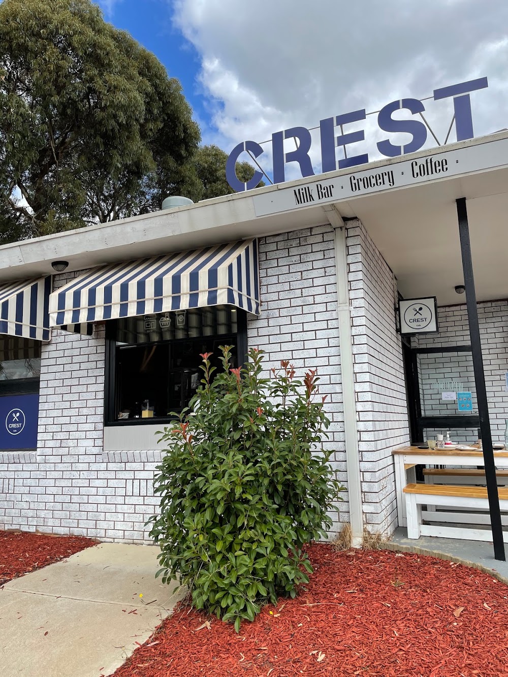 Crest Café